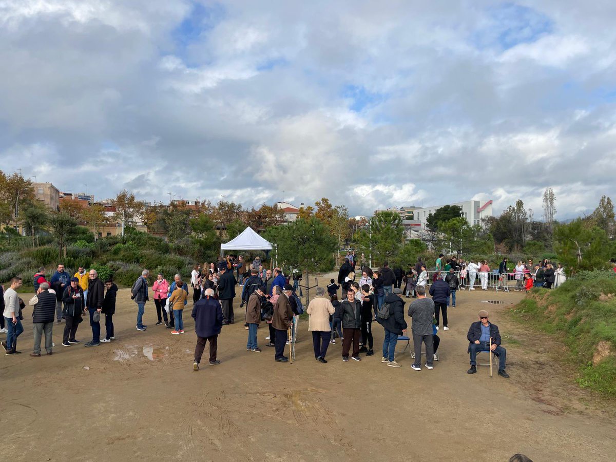 Aj_Sabadell's tweet photo. Sabadell celebra l'obertura del Parc del Nord!
🎉 Vine a gaudir de la festa a la zona de les pistes poliesportives
🌳🍫Activitats per a tota la família, com una xocolatada popular i plantació d'arbres
#ParcDelNord #SabadellVerd #Elsdinersalscarrers #Sabadell https://t.co/r0tmzwI8GE