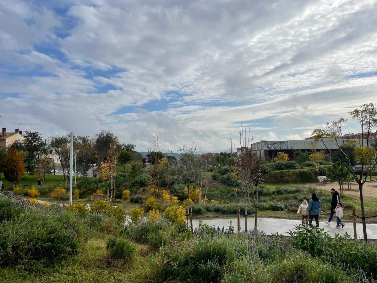 Aj_Sabadell's tweet photo. Sabadell celebra l'obertura del Parc del Nord!
🎉 Vine a gaudir de la festa a la zona de les pistes poliesportives
🌳🍫Activitats per a tota la família, com una xocolatada popular i plantació d'arbres
#ParcDelNord #SabadellVerd #Elsdinersalscarrers #Sabadell https://t.co/r0tmzwI8GE