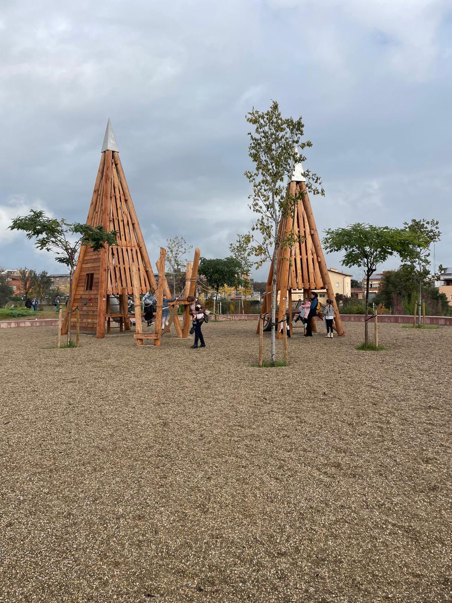 Aj_Sabadell's tweet photo. Sabadell celebra l'obertura del Parc del Nord!
🎉 Vine a gaudir de la festa a la zona de les pistes poliesportives
🌳🍫Activitats per a tota la família, com una xocolatada popular i plantació d'arbres
#ParcDelNord #SabadellVerd #Elsdinersalscarrers #Sabadell https://t.co/r0tmzwI8GE