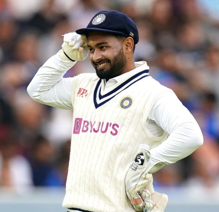 astrobot01's tweet image. Rishabh Pant sold to LSG at 27cr.