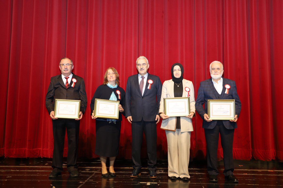 bursailmem16's tweet photo. 24 Kasım Öğretmenler Günü dolayısıyla İl Millî Eğitim Müdürlüğümüzce düzenlenen 24 Kasım Öğretmenler Günü Kutlama Programı, Merinos AKKM’de gerçekleştirildi.

Haber 👉 https://t.co/ScQWIr3Xsc

@tcmeb @BursaValiligi @Alireisoglu34 https://t.co/XunybTK0LS