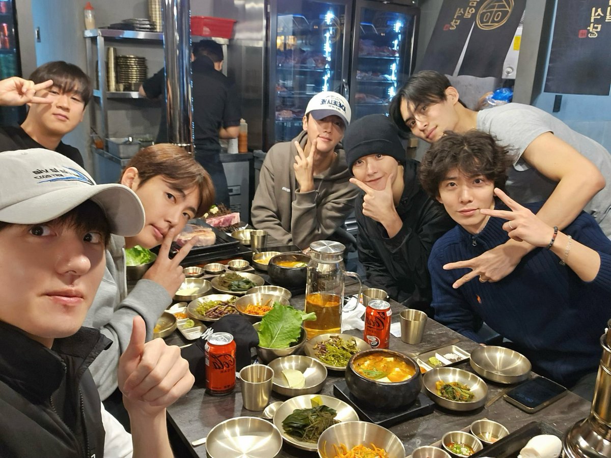 SF9official tweet picture