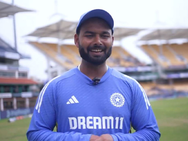 GulistanNewsTV's tweet photo. IPL 2025 Auction | Rishabh Pant becomes the most expensive player ever in IPL history; sold for Rs 27 crores to Lucknow Super Giants
#IPL2025 #RishabhPant #MostExpensivePlayer #LucknowSuperGiants #RecordSale #CricketAuction #27Crores #IPLHistory #BigMoneyDeal #SuperGiantPurchase https://t.co/0IGrZWCmwP