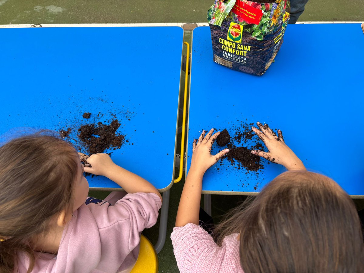 Avui a #JECasp celebrem la Festa de la Tardor! Una jornada oberta al barri, on s’han aplegat famílies, d’escola, veïns i veïnes i futures famílies. Jocs, música i un espectacle final per donar a conèixer la nostra escola! Gràcies a tothom qui heu participat! #JesuïteEducació.