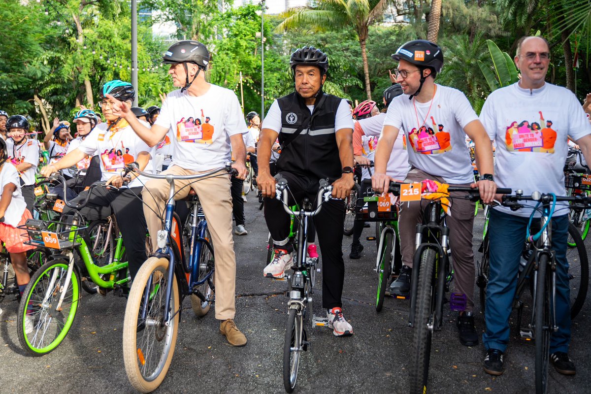 unwomenasia's tweet photo. 🚴‍♀️ Bangkok launched the #16Days of Activism with A Safe Journey with Her, uniting over 500 participants to take a stand against violence. Together, we proved there’s #NoExcuse.
 
👉 Read more: https://t.co/GB4MHai1Ho
 
#Beijing30 #NoExcuse https://t.co/ImF2W9v4p0