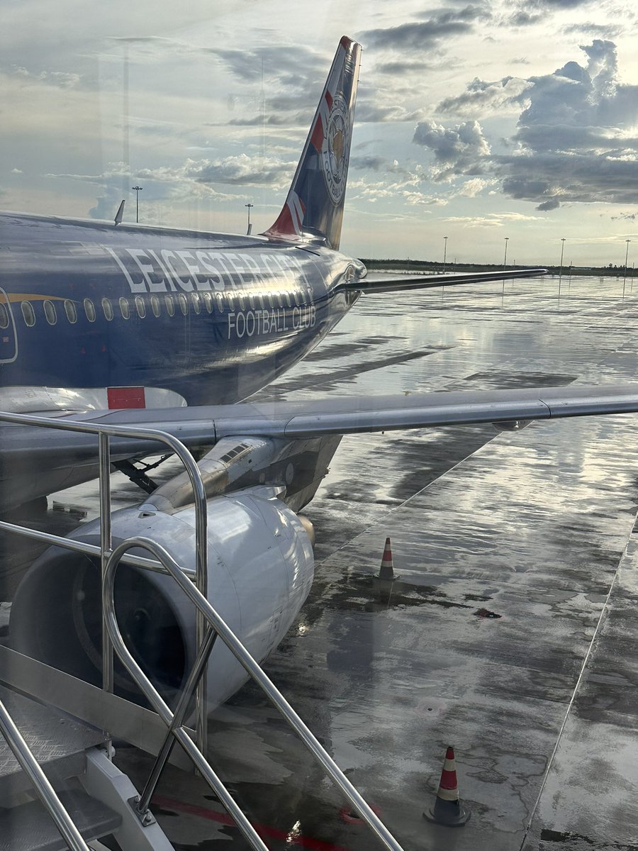 firth_graham's tweet photo. Can’t believe an #lufc fan was made to get on this plane🤬 https://t.co/EisiUeDjZr