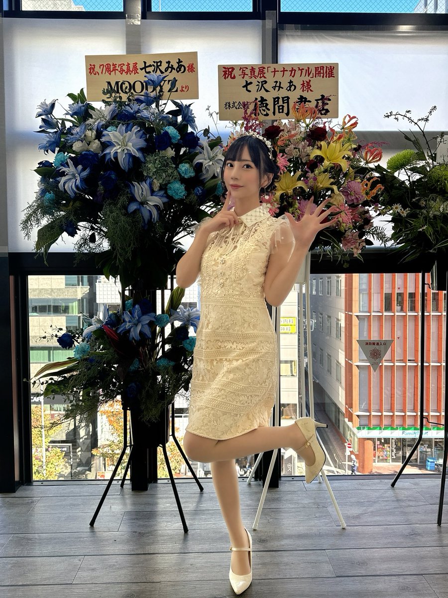 ナナカケル6日目🤍

本日は本当に本当にたくさんの方に
お越しいただき大忙しの1日でした🥹💕
なかなかフロアに戻ることができず
ご挨拶できなかった皆様すみません…！
7周年のお祝いもありがとう！

今日だけ特別おめかしのお洋服で
明日からは普通に私服です！笑
7周年記念日なので待ってますね✨️ https://t.co/6ik97OZ5Wy