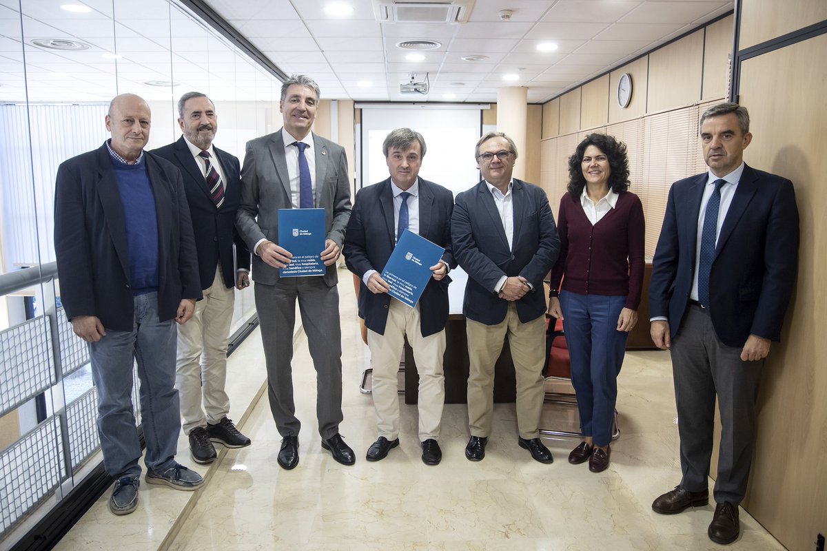 El Ayuntamiento y el <a href="/CICCPDemAndaluc/">CICCP Andalucia</a> suscriben un convenio para crear un grupo de voluntarios que prestará apoyo en casos de emergencia. Más información 👉 malaga.eu/el-ayuntamient…