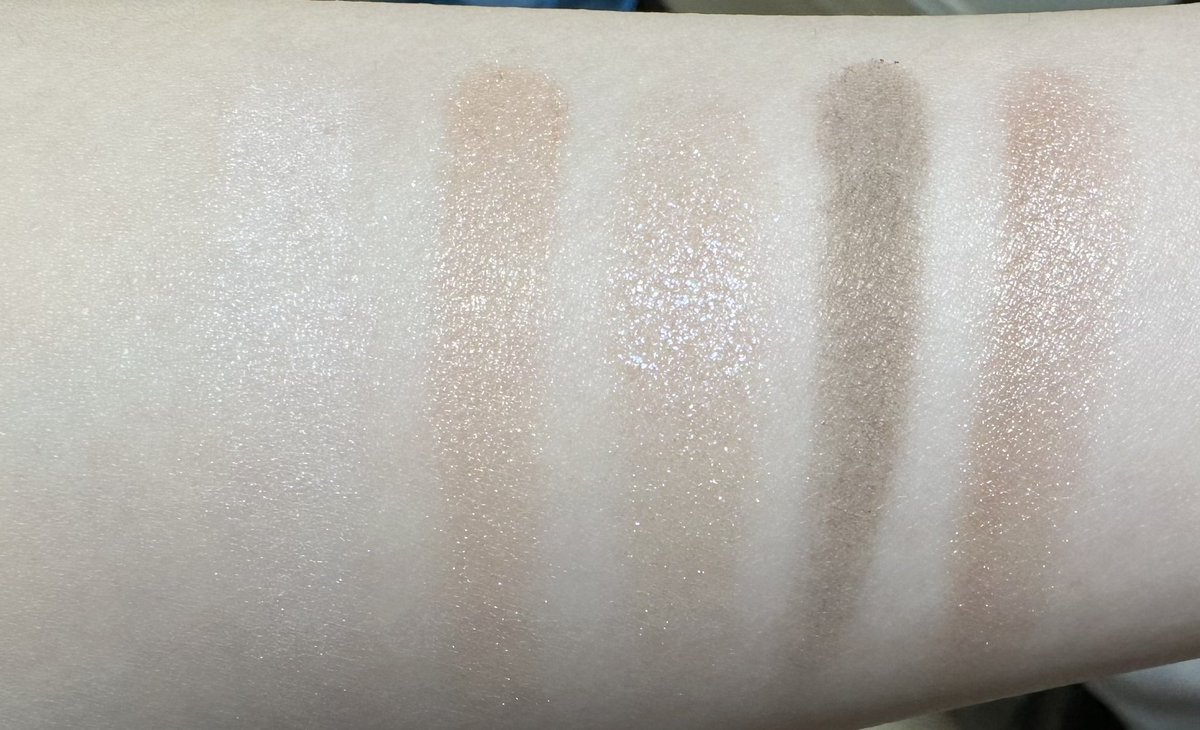 vmnt6QbTW0Ed7RO's tweet image. ◎ inoui (インウイ)
　アイズ 02

04も可愛くて悩んだ結果、左下のラメに惹かれて02にした❤️なんとも言えない上品さが最高🫶
ピンクベージュだけど、ピンク過ぎなくて大人っぽくしたいときにぴったり💓

#inoui
#本日の購入品
#コスメ購入品