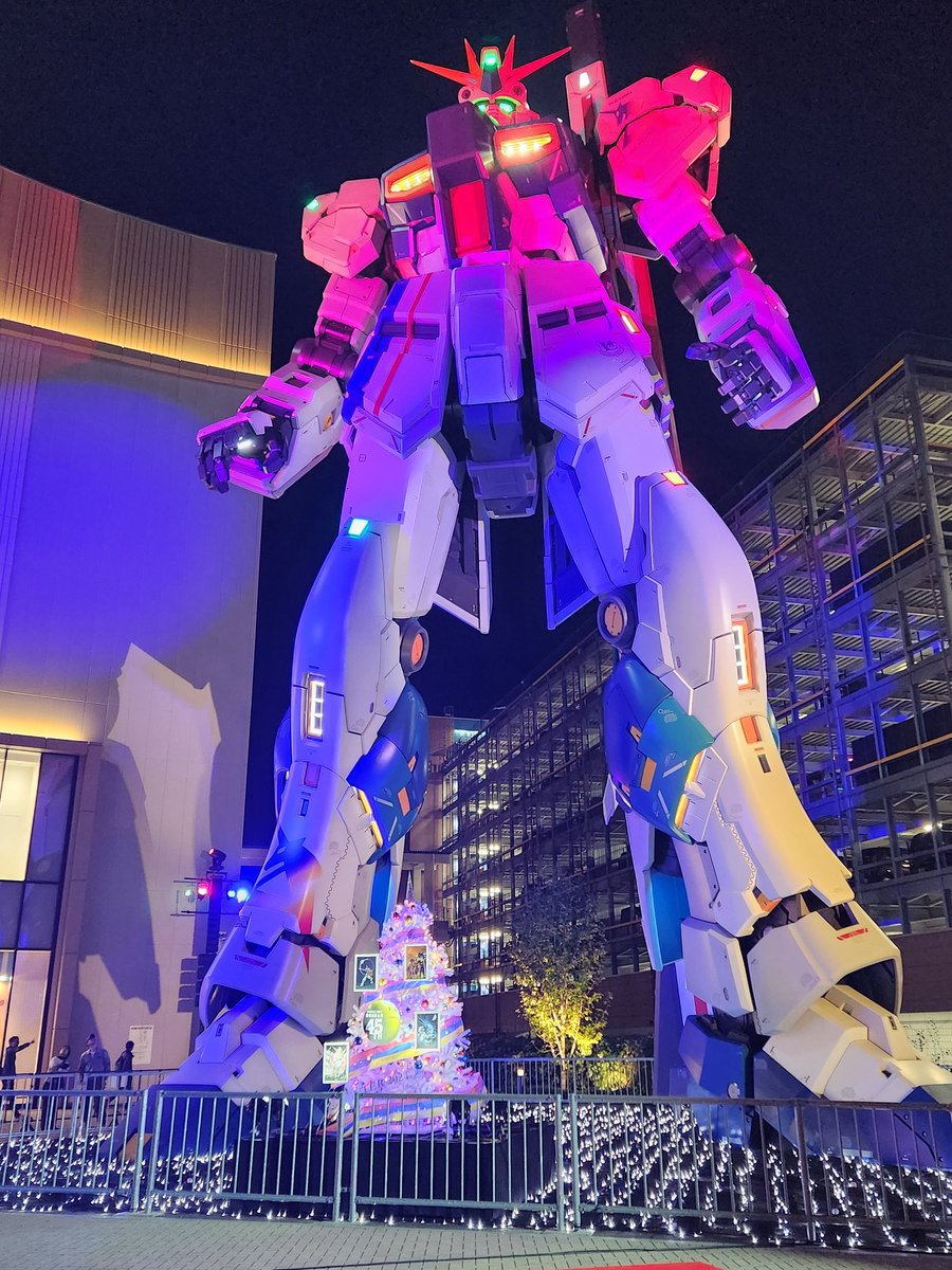 ASKY_GPVS's tweet photo. 今日はららぽーと福岡でガンダムG・W・X30thスペシャル上映会がありチケットが当選したので皆で行ってきました🥹サプライズでサイドFでゴッド・マスターガンダム、ガンダムXをドモンとガロードに手渡しで販売、握手して頂けました！🥲優しくてカッコよくて最高に素敵でした。泣いた。
#関智一 #高木渉 https://t.co/DAX5AVww1O