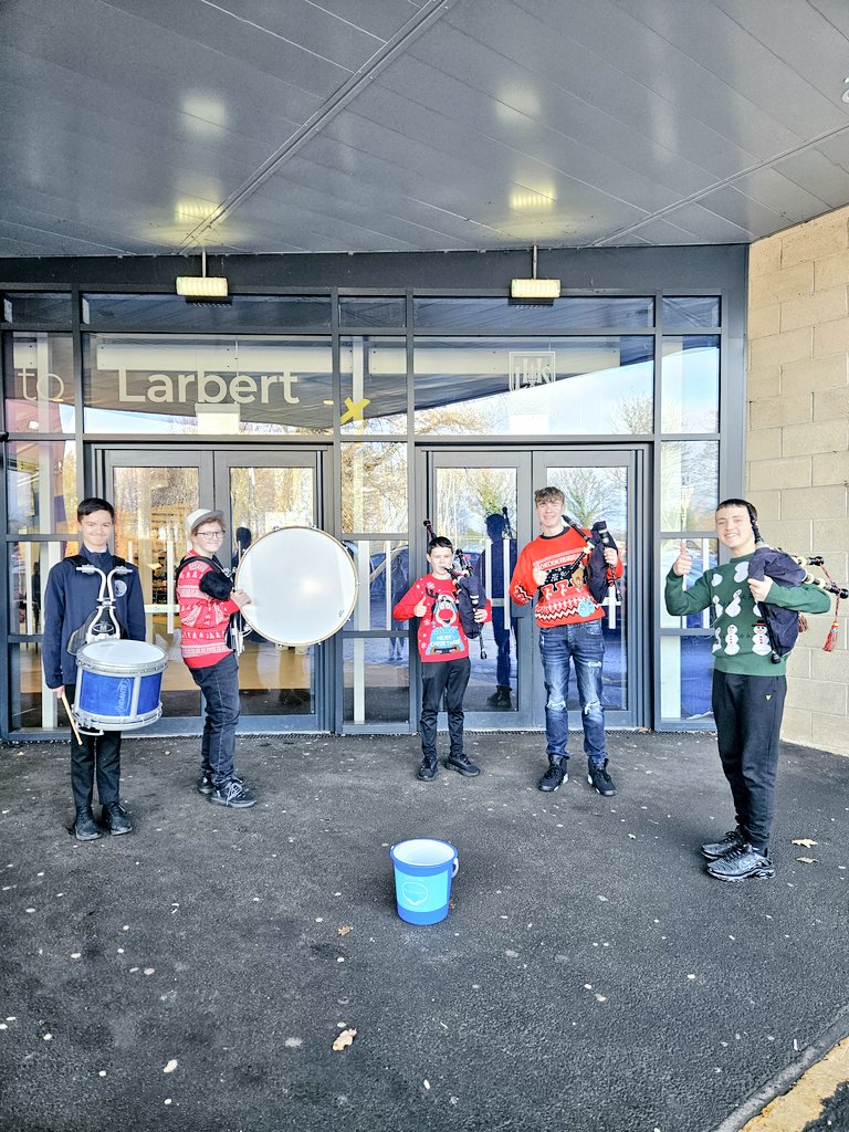 Larbert pupils ready to welcome you to the Christmas fayre this morning! So much going on, fabulous morning so far 🎄 🎶