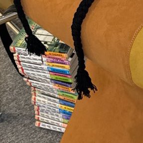 hyunehans's tweet photo. hyunjin owns volumes of NANA graphic novels!! https://t.co/Ss5nDKGZns