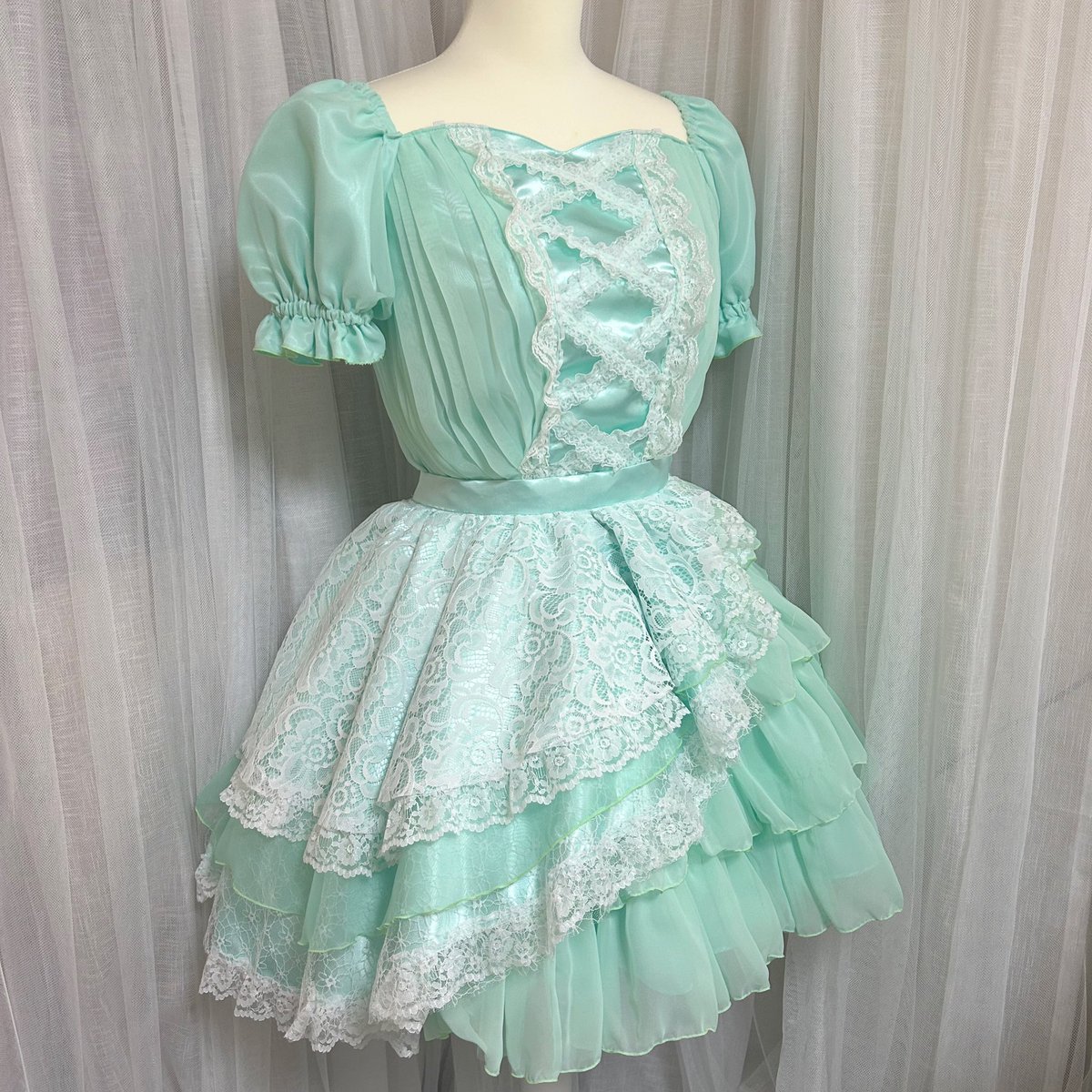 OS☆U 水沢桃々様 生誕祭衣装 デザイン製作させて頂きました🪡💚

今年のテーマはプリンセスということでお姫様っぽいデザインにさせて頂きました👑💚

お誕生日おめでとうございます🫶🏻🫶🏻