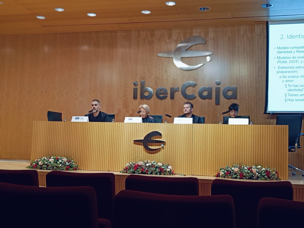 Nuestros compañeros Diego Padilla, Irene Casanova y <a href="/mmarinvila/">María Marín Vila</a>, psicólogos clínicos, estuvieron ayer participando en el <a href="/aepcp/">AEPCP</a> celebrado en Zaragoza #somospuertadehierro