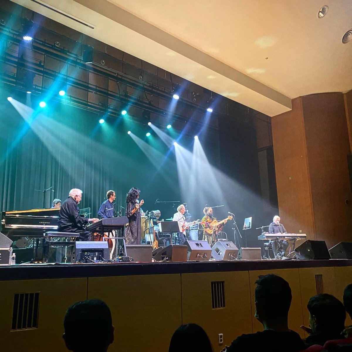 rockid1's tweet image. #LeeRitenour  &amp;amp; #DaveGrusin with
BRASILIAN FRIENDS 
featuring #IvanLins 

다시 보기 어려운
전설의 뮤지션들의 
연주는 역시 감동이었다. 
이렇게 만나 뵐 수 있어서 
영광이었습니다. 

2024년 11/24 연대대강당 

#리릿나워 #데이브그루신 #이반린스
