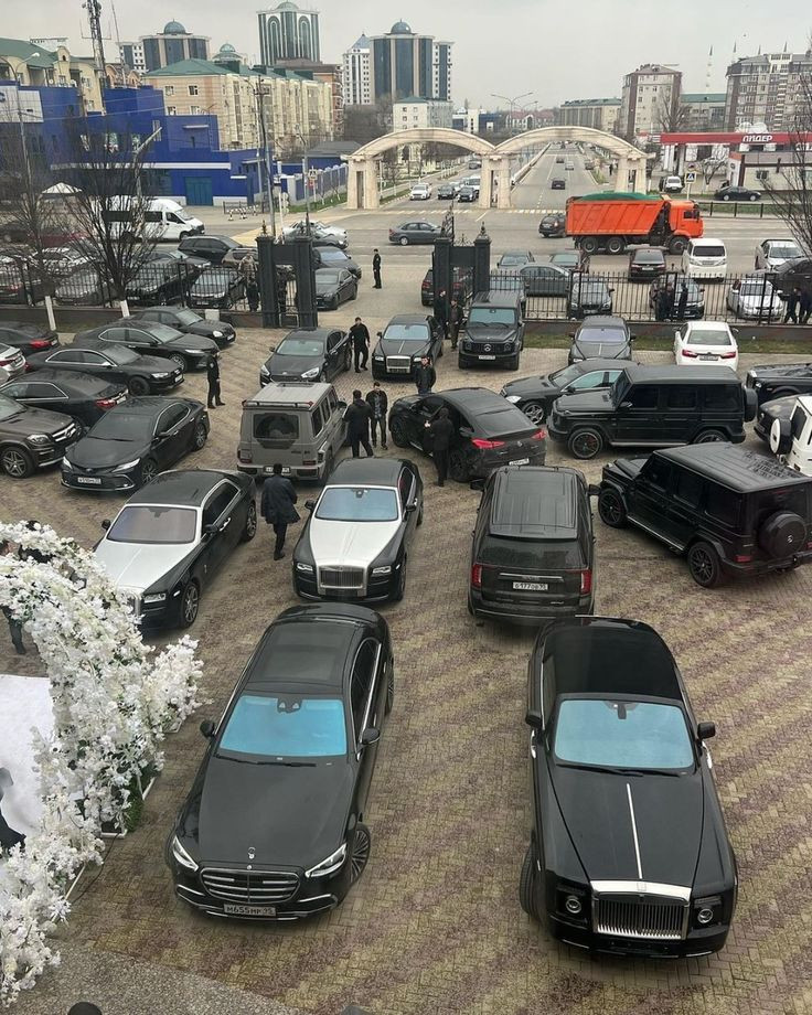 In Switzerland, 1 in 7 adults is a millionaire.

This is 5 times more than in the US.

So, I wanted to learn their wealth-building habits.

Here are 7 ways the Swiss approach money to become richer than you: