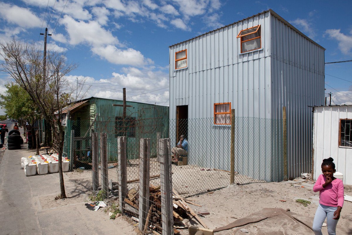 Diseñar con empatía: la arquitectura como herramienta para la equidad social. Crear espacios que respondan a las necesidades de las comunidades, rompiendo barreras y fomentando la inclusión.

archdaily.cl/cl/1022596/dis…

¿Cómo puede la arquitectura ayudar a construir sociedades?