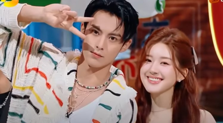 4theLoveofDidi's tweet photo. The rumor that  #ZhaoLusi and #DylanWang are going to work in a drama together is trending on Weibo and regardless of the accuracy of this rumor you can see by the number of likes on the post how most people are desperate to see them work together. I hope this happens one day. https://t.co/vtWyogDs9S