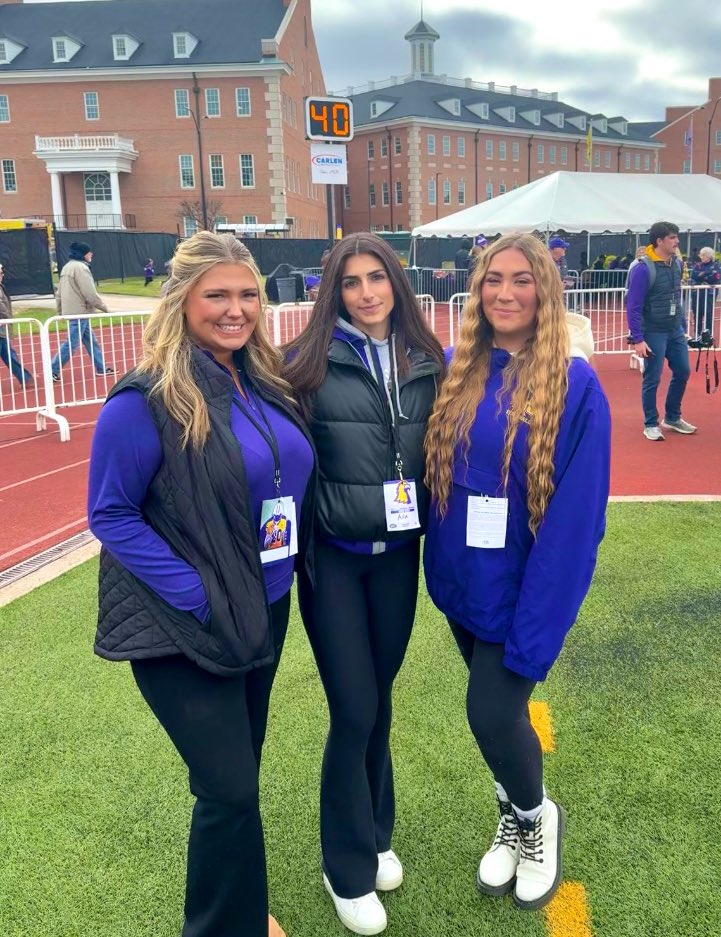 AvaRainone's tweet photo. put a ring on it 💍💜🏈🦅 #wingsup https://t.co/f8DRWtcCw8
