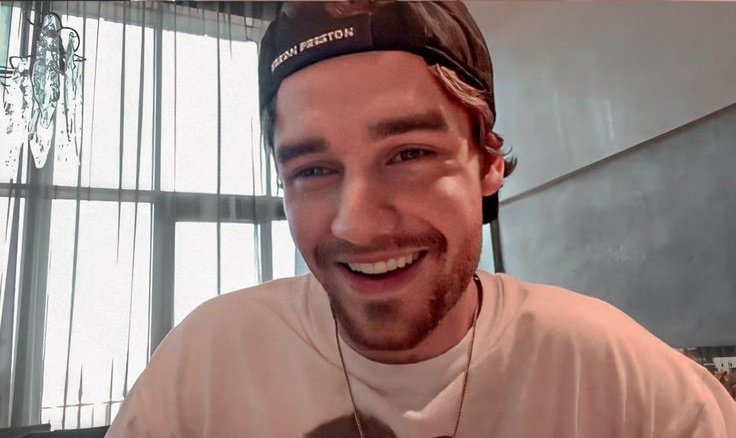 miapayne27's tweet photo. Solo soy una adolescente de 19 años, que no deja de ver videos donde Liam está feliz, viendo su hermosa sonrisa, la misma que iluminó mis dias durante años y hoy negándome a ver la realidad, en donde jamás volvere a verla de nuevo...
#JusticeForLiam https://t.co/Y89BWpyku5