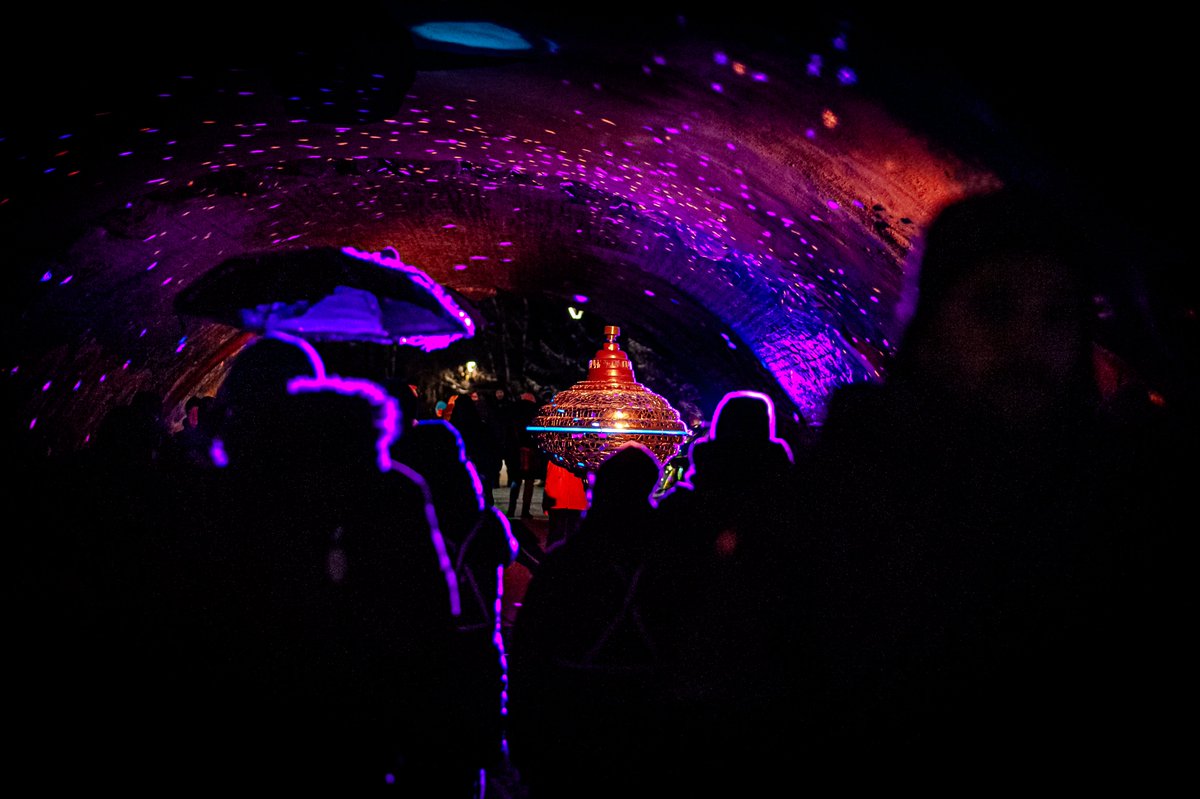 HakaLasse's tweet image. Kävin eilen Valoilmiö-festivaaleilla Hämeenlinnan pimeässä illassa, monen, monen, monen muun kanssa. Mahtavaa kun näitä järjestetään. Lopuksi oli vielä Harmaan Seuran keikka Hämeenlinnan kirkossa. 

#Valoilmiö #Hämeenlinna #LightArt
#HarmaaSeura #SpokenWord