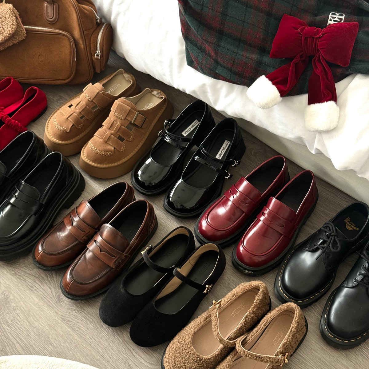yoxrgravity's tweet photo. ชอบใส่ marry jane กับ loafers มาก มันน่ารัก 👀 เดี๋ยวมาป้ายยาทีละคู่คับ เอาไว้ใส่กับ outfit ช่วงสิ้นปี โทนน้ำตาลแดงดำ ราคาหลัก 100 - 1000 🌲⭐️🎅🏼 https://t.co/fRheMGaOtd
