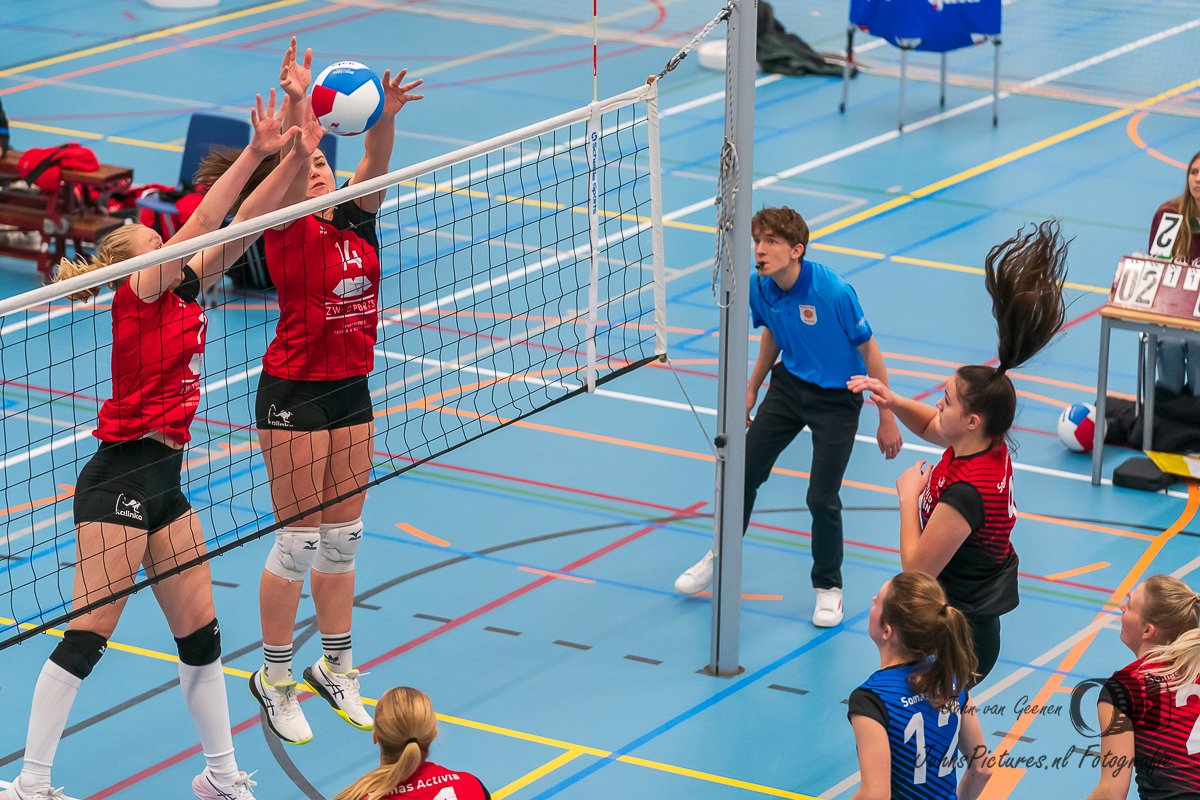 1e Divisie volleybal gespeeld op 23 Nov'24 tussen Kalinko D1 - Somas Activia D2 #flickr flic.kr/s/aHBqjBSMdK