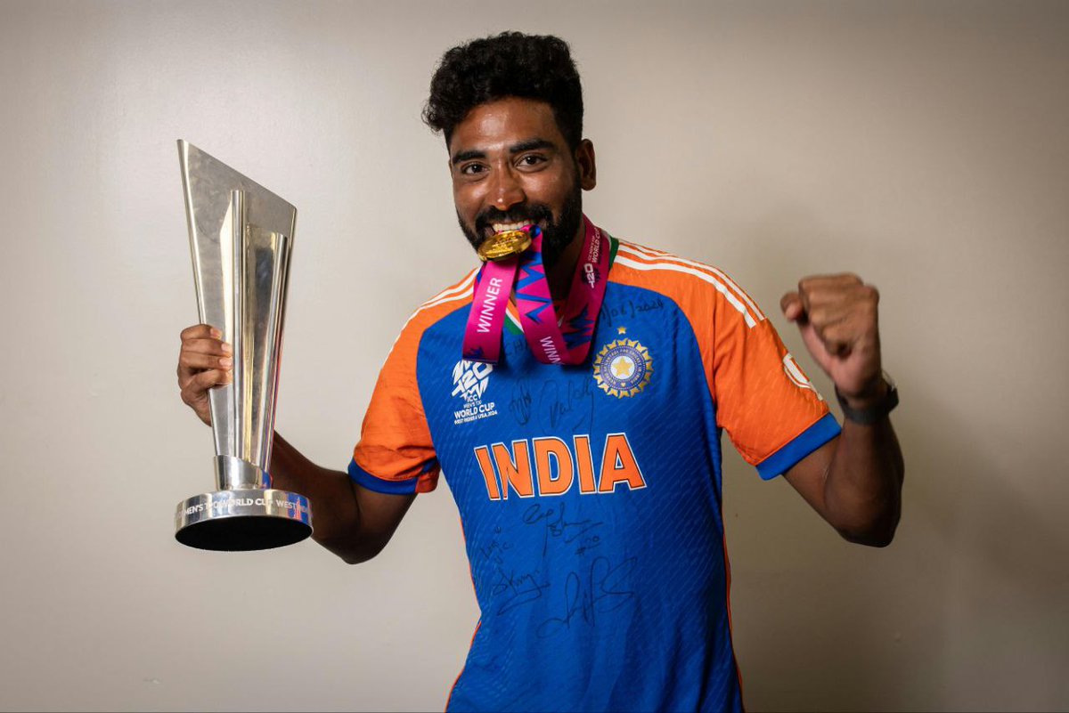 CricManus's tweet photo. मोहम्मद सिराज 12.25 करोड़ में गुजरात टाइटंस में खरीदे गए !! #TATAIPLAuction #IPLAuction #IPLAuction2025 #IPL2025 #INDvAUS #ViratKohli #Dspsiraj #siraj #MohammedSiraj https://t.co/wWwFOr25Zj