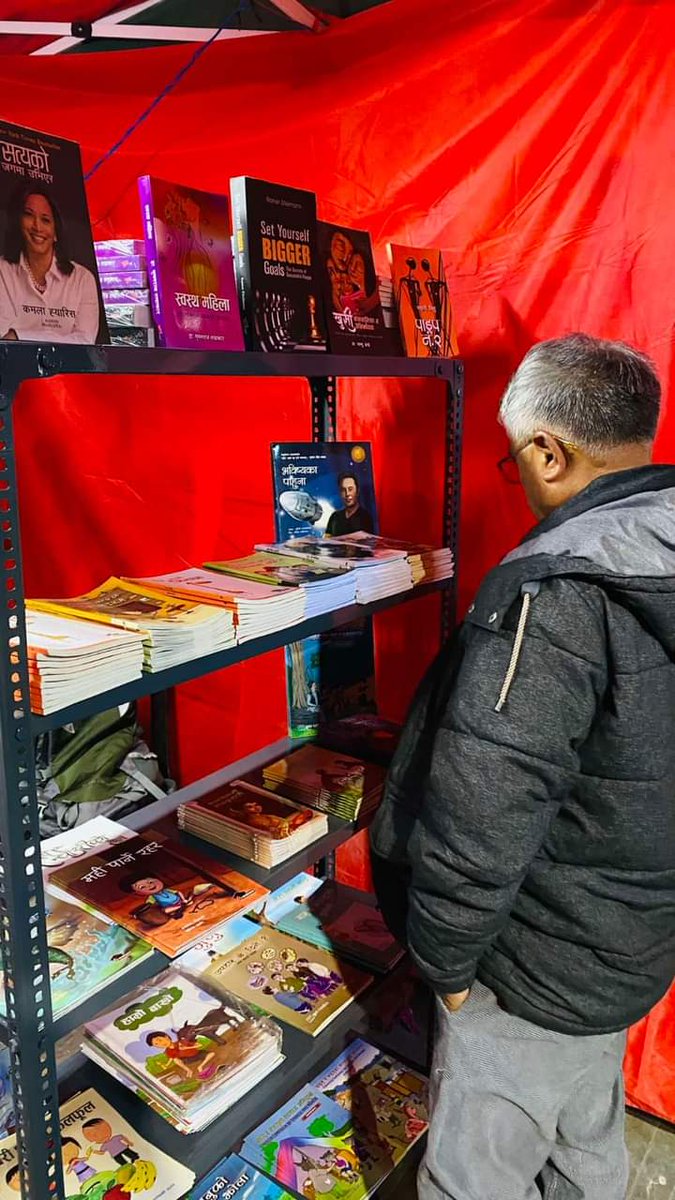"दार्जिलिंग जिल्ला पुस्तक प्रदर्शनी" मा हाम्रा विभिन्न विधाका पुस्तक छन् I कथा,कविता र जीवनी जस्ता किताब पढ्न चाहनुहुन्छ भने हामी त्यहाँ उपस्थित छौँ I समय मिलाएर आउनुहोला I
#दार्जिलिंग #जिल्लाफेर #२०२४ #Kathalayainc #kathalayanepal #bookdisplay #levelwisebook #districtfair #29th