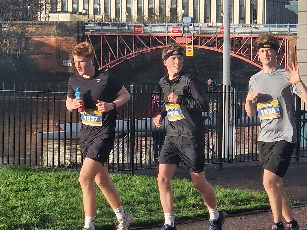 emac77's tweet image. @Boclair_PE Callan, Andy and Ewan ran a sub 2 hour half marathon for #Morun