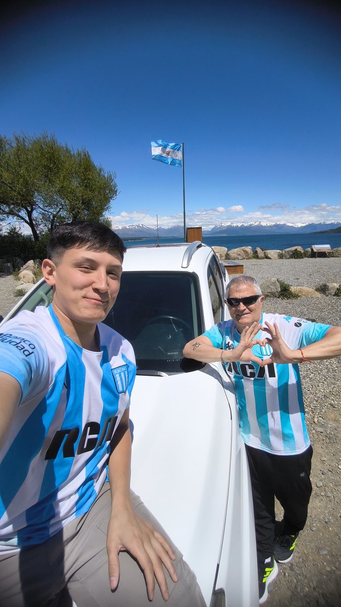 AFAlcoba_Coach's tweet photo. RACING CAMPEÓN💪🏻💙
Hicimos 2600km de ruta
llenos de ilusión
3 días de viaje
compartiendo 
momentos únicos
con mí hijo
RACING,
es la droga 
que se transmite de
padre a hijo.
SOMOS DISTINTOS a todos, 
Hoy, 
SOMOS CAMPEONES😃
Pucha que valió la pena
QUE LINDO SER DE
RACING⚽🫶🏻💙💪🏻 https://t.co/dJA167I9Nn
