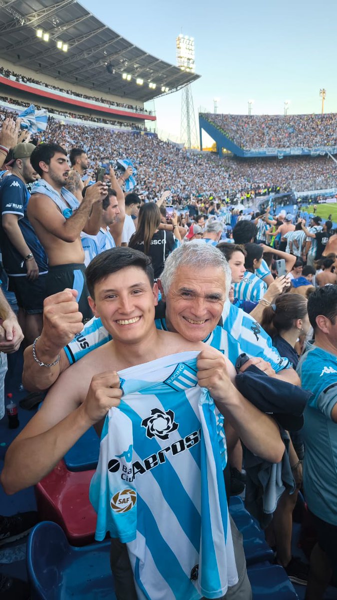 AFAlcoba_Coach's tweet photo. RACING CAMPEÓN💪🏻💙
Hicimos 2600km de ruta
llenos de ilusión
3 días de viaje
compartiendo 
momentos únicos
con mí hijo
RACING,
es la droga 
que se transmite de
padre a hijo.
SOMOS DISTINTOS a todos, 
Hoy, 
SOMOS CAMPEONES😃
Pucha que valió la pena
QUE LINDO SER DE
RACING⚽🫶🏻💙💪🏻 https://t.co/dJA167I9Nn