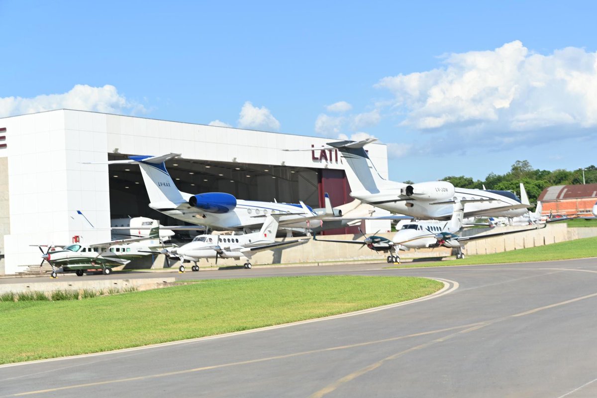 dinacpy's tweet image. El Aeropuerto Internacional Silvio Pettirossi fue la primera escala de la Conmebol Sudamericana. ✈️⚽️ 
Vuelos que cruzaron fronteras y aterrizaron con toda la pasión del fútbol. 🌍

#GobiernoDelParaguay #Dinacpy #LaGranConquista