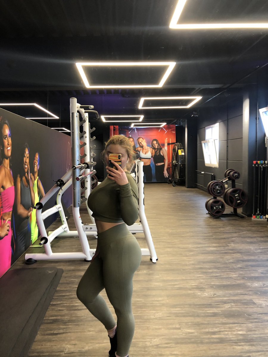 Мне просто нужно похвастаться, что уже 14 недель я не пропускаю ни одной тренировки. (Занимаюсь дольше, но до этого пропускала)