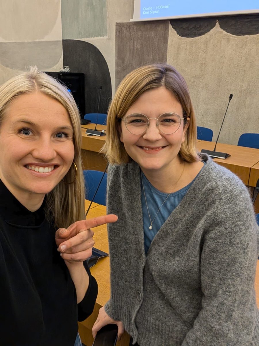 gruene_so's tweet photo. Bald geht‘s los mit den Wahlen 2025: Kanditag mit Videodreh✅, Workshops ✅und Motivationsrede von Jo Vergeat✅ Wut gibt Mut! Es ist nicht Zeit zum Aufgeben, sondern zum Ärmel hochkrempeln und neue grüne Pflänzchen säen. 🌱#KRWahlen2025 https://t.co/aD7QQdh5Jc