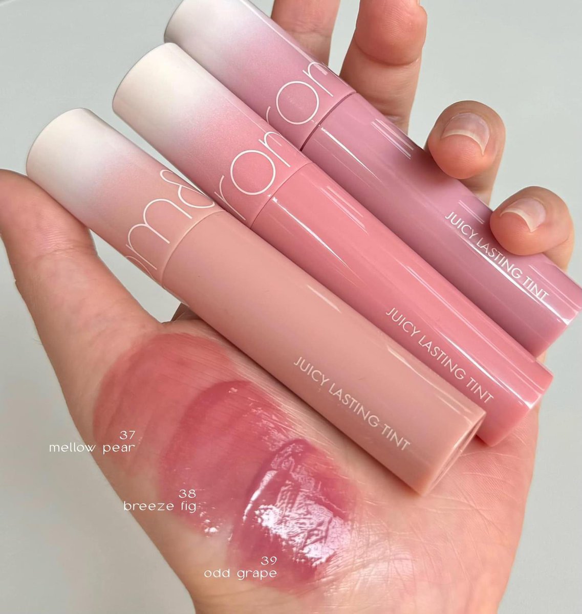 dichanaengstore's tweet photo. update ~ rom&amp;nd juicy lasting tint ✿ #อัปเดตดิฉันเอง

สินค้าถึงทางร้านเรียบร้อยนะคะ รอบนี้มาราคาดีมากกๆ 175.- บาทเองคับ อย่าปล่อยหลุดจองน้า สีสวยมากี่รอบก็ขายดีคับ

ฟอร์มโอนเงิน + ลำดับการสั่งจองใต้ทวิตนี้นะคะ 🍅 https://t.co/SNBLU1JMWH