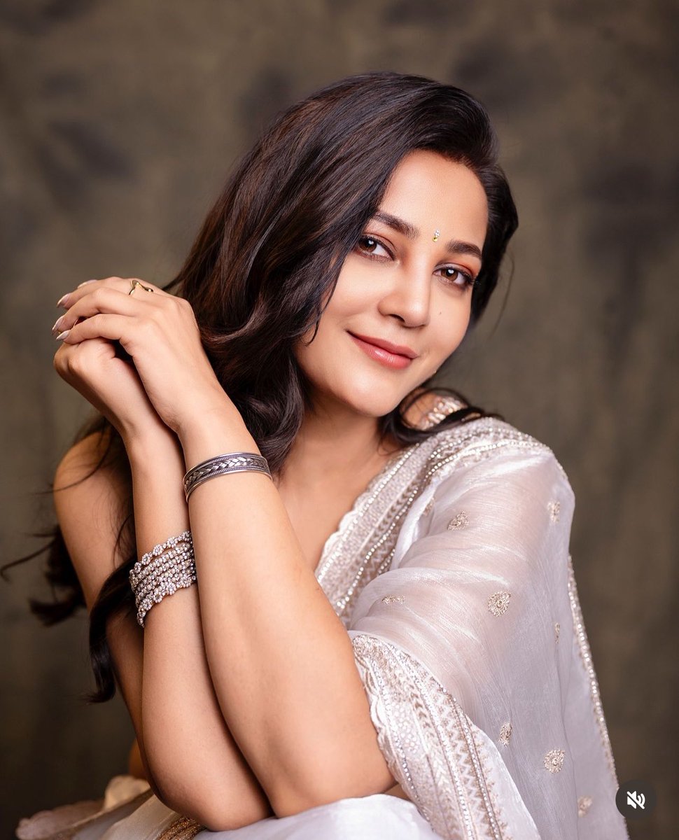 My fav girl in saree - onscreen and offscreen

#KaveriPriyam
#GhumHaiKisiKeyPyaarMeiin 
#ghumHaiKisiKePyaarMeiin