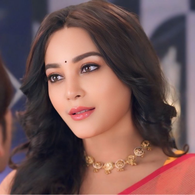 PinkGulaabiSky's tweet photo. My fav girl in saree - onscreen and offscreen

#KaveriPriyam
#GhumHaiKisiKeyPyaarMeiin 
#ghumHaiKisiKePyaarMeiin https://t.co/NWJn08pXim