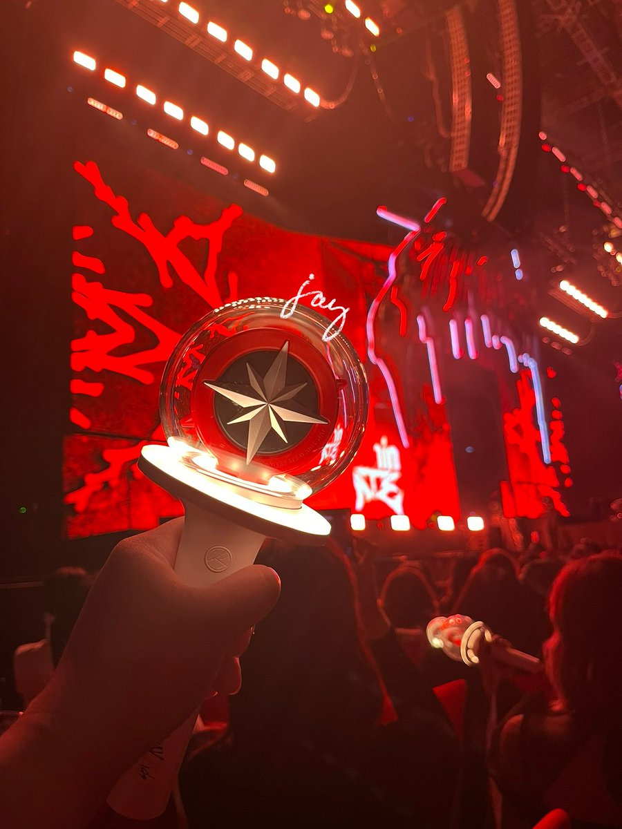 jay is seeing EXO! ia. tweet media