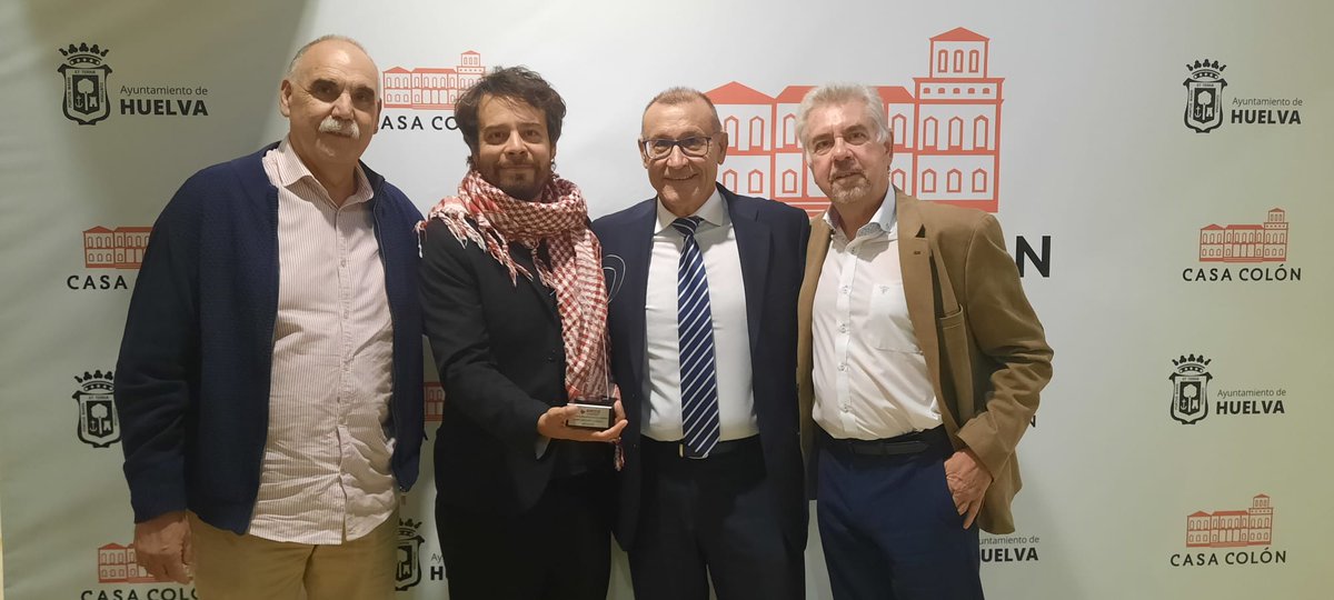 🎬 Un año más, la Asociación Cardíaca Nuevo Camino participa en el Festival de Cine de Huelva.

❤️ El Premio "Corazón Roto" es para MÉXICO 86 de César Díaz, por emocionarnos con una historia de injusticia, esperanza y lucha por un mundo más libre.
#FestivalDeHuelva