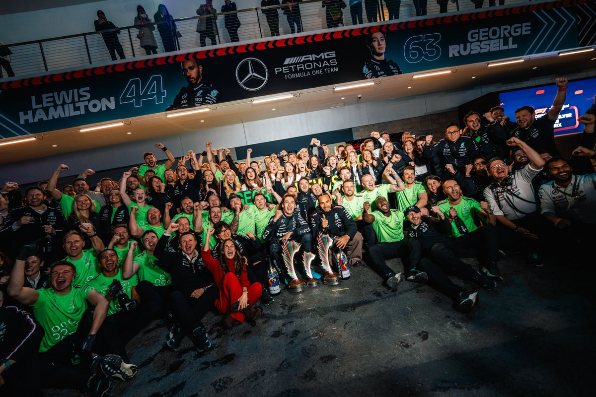 MercedesAMGF1's tweet image. This Team 😍 What a day to remember ❤