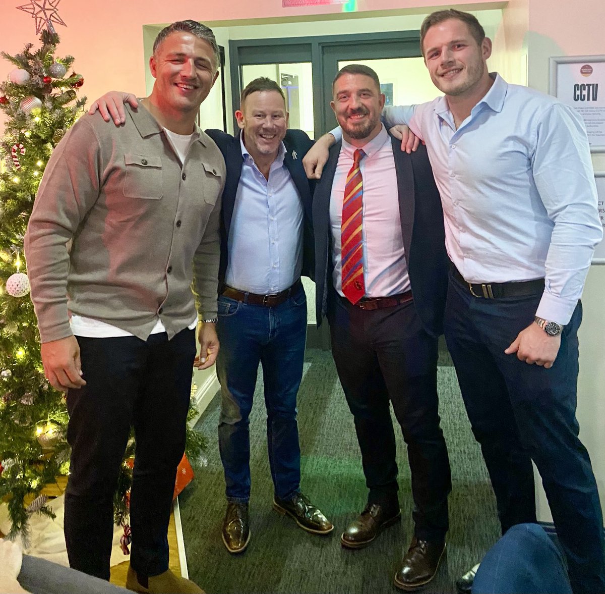 Lea Roberts (@learobertscomic) on Twitter photo Great night <a href="/dewsburymoorARL/">Dewsbury Moor Sports Club</a> with rugby league royalty <a href="/SamBurgess8/">Sam Burgess</a> <a href="/mattdiskin/">Matt Diskin</a> & <a href="/Thomas_Burgess/">Thomas Burgess</a>. A really warm & friendly club thank you, Loved it! 👍🏻🏉 Great night <a href="/dewsburymoorARL/">Dewsbury Moor Sports Club</a> with rugby league royalty <a href="/SamBurgess8/">Sam Burgess</a> <a href="/mattdiskin/">Matt Diskin</a> & <a href="/Thomas_Burgess/">Thomas Burgess</a>. A really warm & friendly club thank you, Loved it! 👍🏻🏉