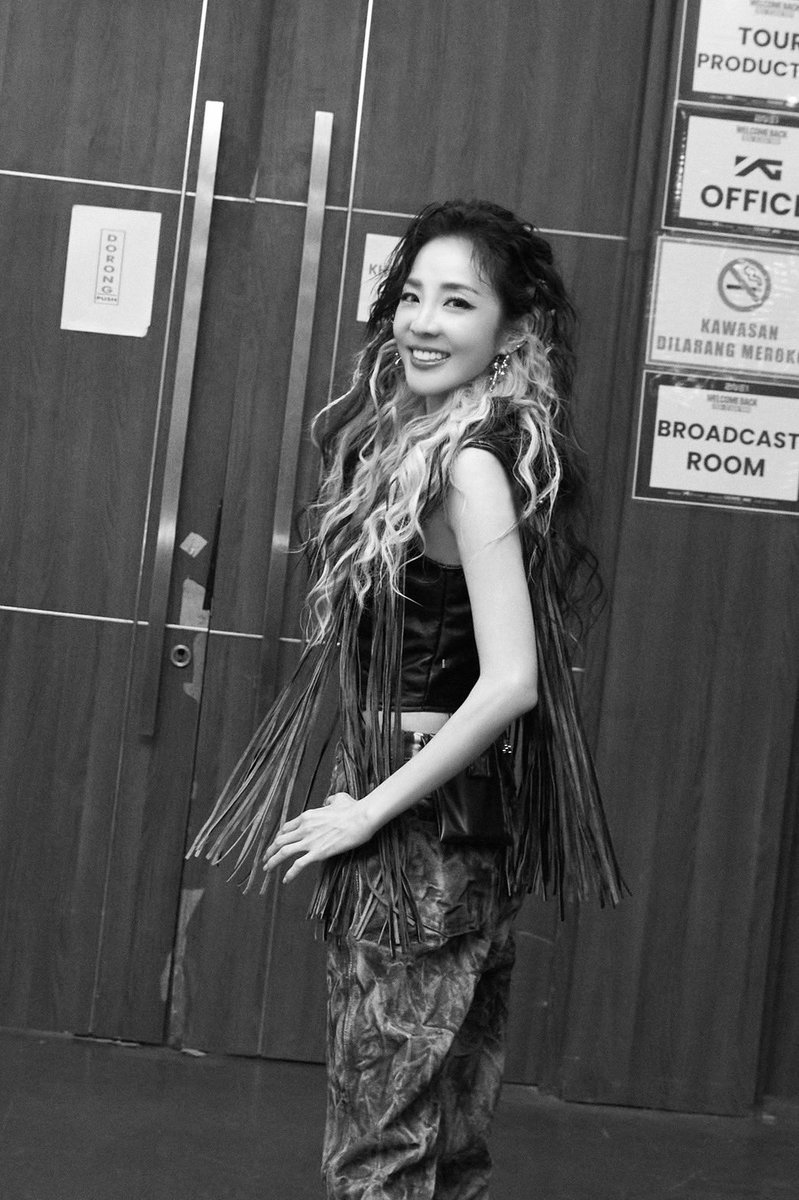 krungy21's tweet photo. Sangat menyenangkan bisa bersama Blackjack Indonesia selama dua hari! Aku benar-benar sangat merindukan kalian selama ini~ Rasanya seperti sudah terlalu lama aku menunggu untuk bertemu kalian lagi. Aku ingin segera kembali bertemu dengan kalian. Terima kasih banyak dan aku sangat mencintai kalian~ Jakarta mantap!!! ♠️♥️👍👍👍 
#WelcomeBackInJakarta #Indonesia 🇮🇩