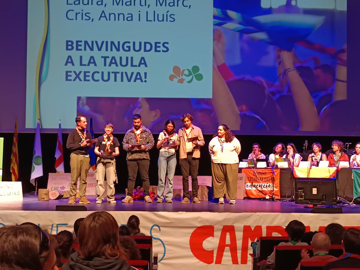 <a href="/ajmanresa/">Ajuntament de Manresa</a> <a href="/llorenst/">Teresa Llorens</a> [AGO MEG 🗳️]  ✅ Sis noves persones a la TAEX!

🔸Laura Gibert i Martí Catalan com a comissariat general
🔸MArc Gallifa com a administració general
🔸Cris Malcolm com a responsable general de pedagogia
🔸Anna Vila i Lluís Cascales com a nova direcció de l'<a href="/EscolaMEG/">Escola de Minyons Escoltes i Guies</a>

Benvingudes!