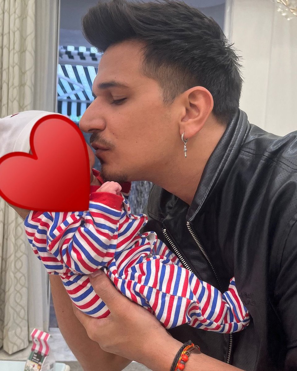 masalauae's tweet image. .#PrinceNarula celebrates his first birthday as a dad,He took to Instagram to post adorable photos with his little princess, making the day even more special and full of love.👼❤️
.
.
#PrinceNarula #Yuvika #Roadies #EntertainmentNews