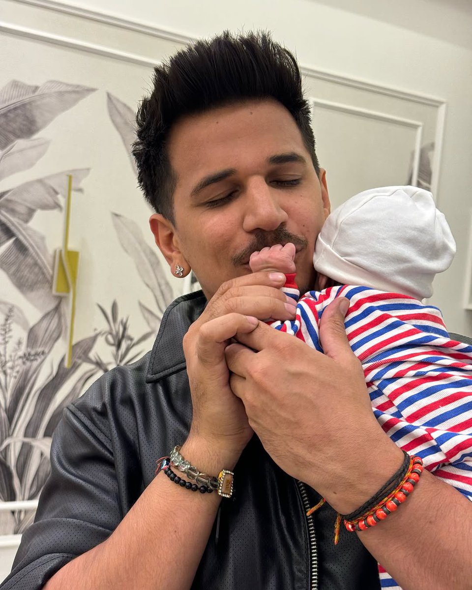 masalauae's tweet image. .#PrinceNarula celebrates his first birthday as a dad,He took to Instagram to post adorable photos with his little princess, making the day even more special and full of love.👼❤️
.
.
#PrinceNarula #Yuvika #Roadies #EntertainmentNews