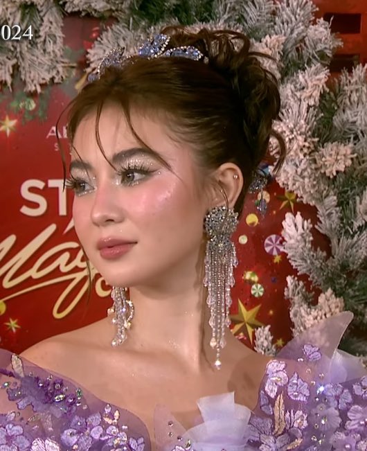 omg, i love her look tonight!

HEAD TURNER SOFIA