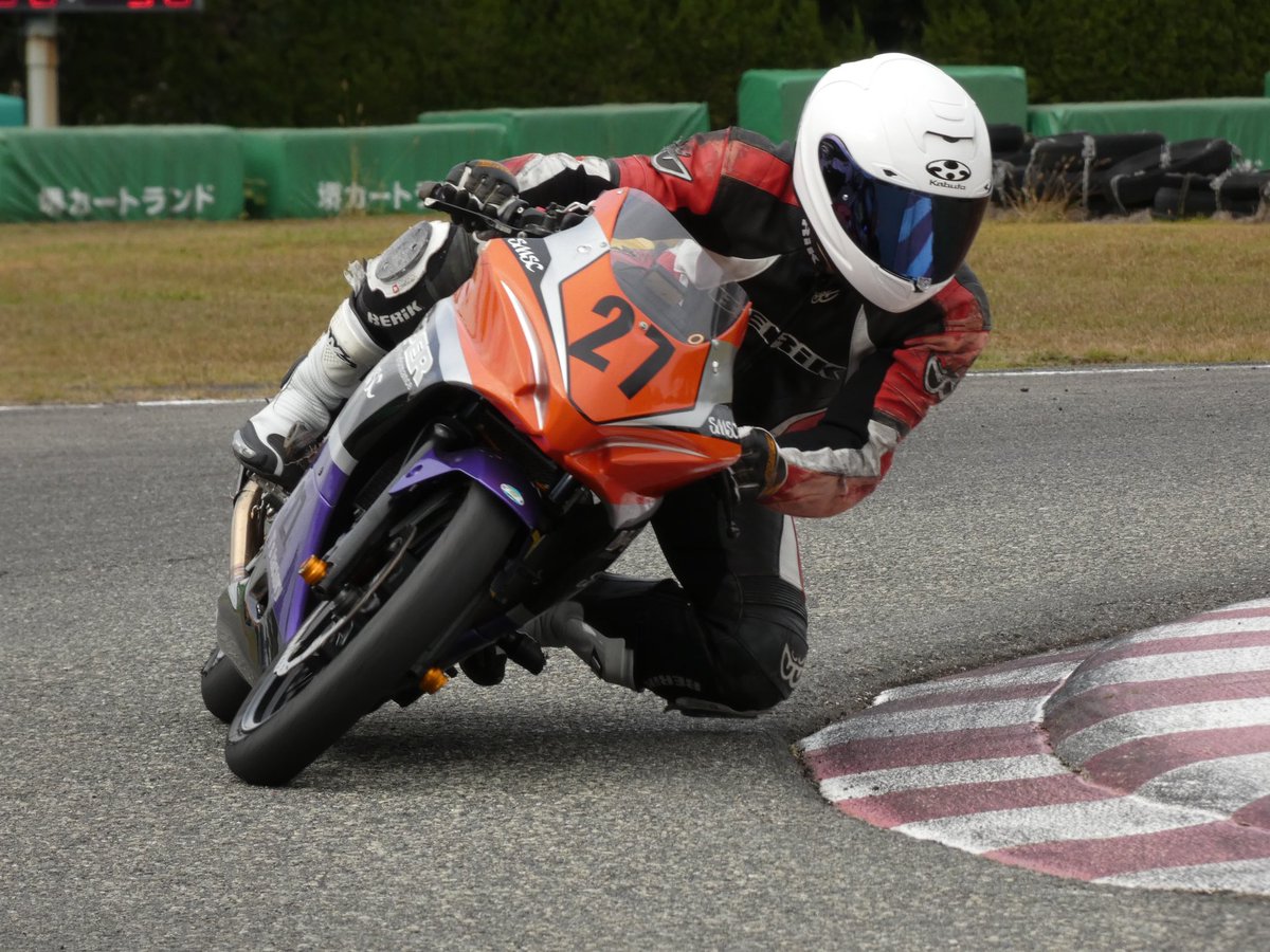 MASA_biker_44's tweet photo. 69onお疲れ様でした
総合6位、クラス3位
ハイサイドして肩イカれました
本当に申し訳無いしコケてなかったらもっと上位も有り得たのに後悔しかない

V-PERさん車両から全て準備して頂いて本当にありがとうございました
何回も転けてすみません💦
@zl600 

お写真ありがとうございます
@mekadon3xvtzr https://t.co/3HQsUuEWAO