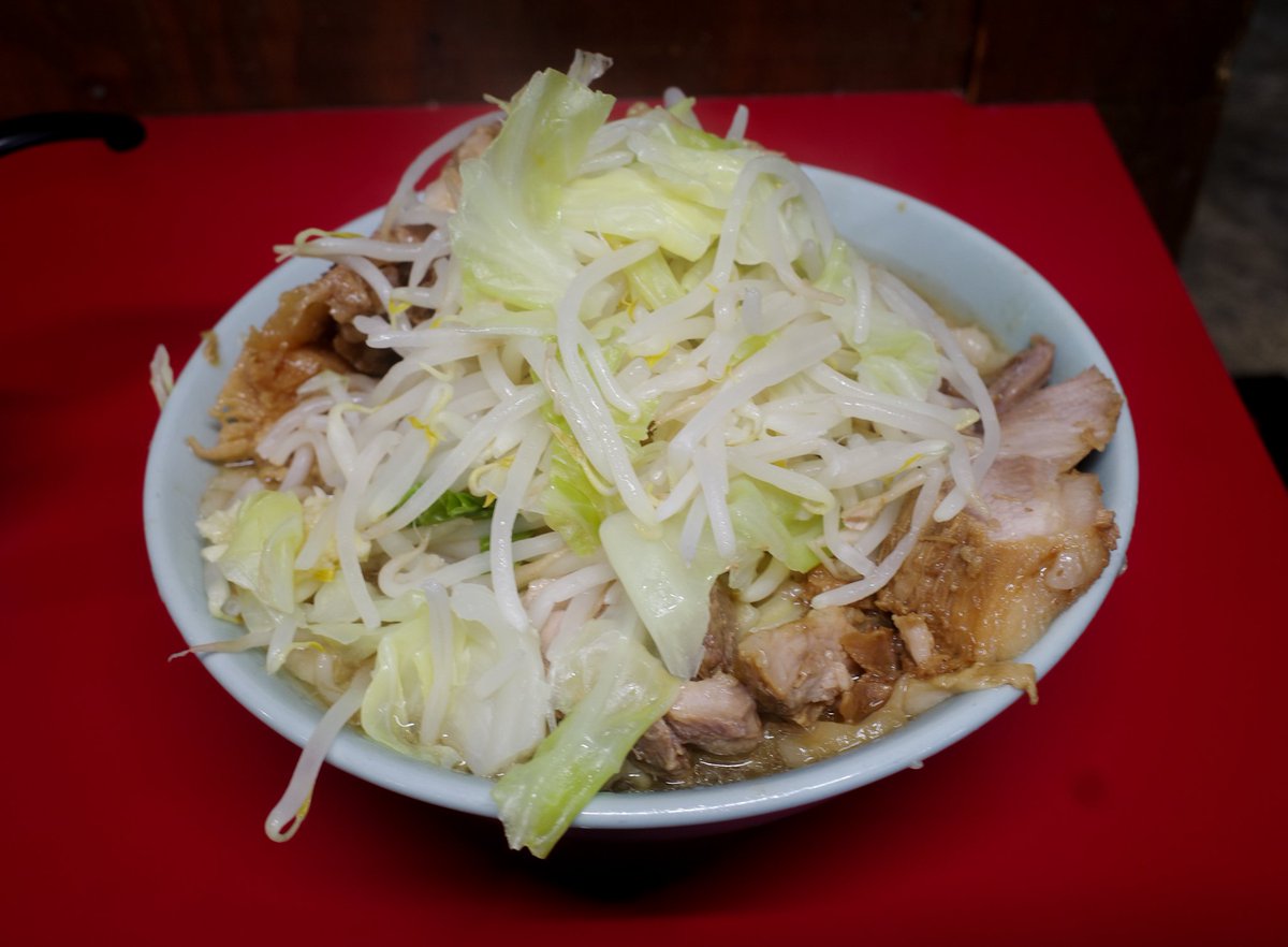 今日のお昼は久々のラーメン二郎
(ﾟдﾟ)ｳﾏｰ