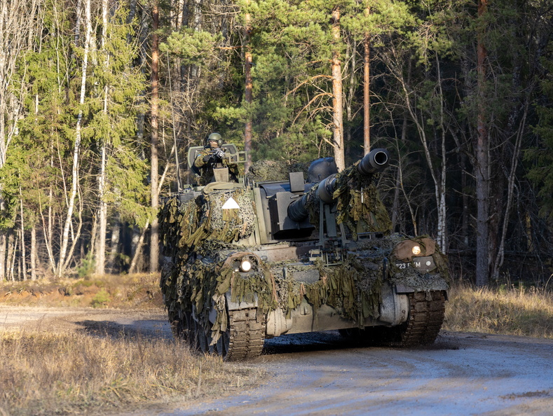 MoD_Estonia's tweet photo. 💥 Estonian 🇪🇪 K9 howitzers in action during live-fire drills at @NATO’s #DynamicFront exercise. With over 5,000 troops from 28 Allied nations, this exercise displays @NATO’s seamless fire support coordination — from the Arctic to the Black Sea. #StrongerTogether 💪 https://t.co/b2BnBR45QK